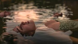 The Lost Flowers of Alice Hart: 1×4